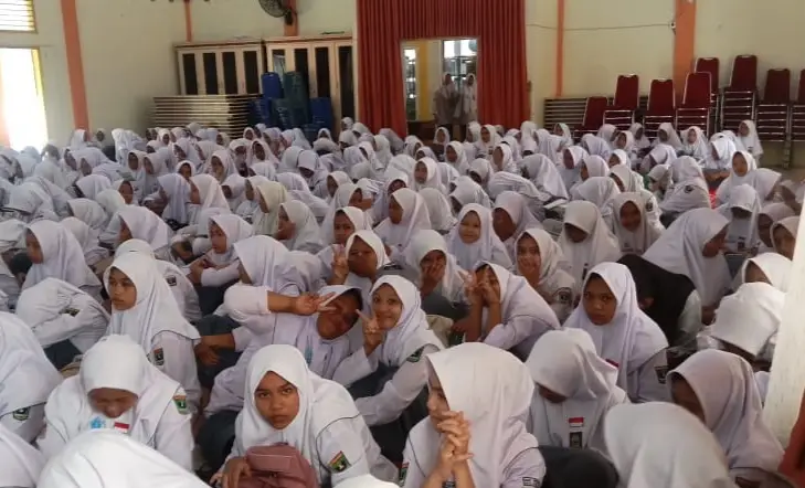 MPLS Siswa-siswi SMK N 2 Pariaman: Pengenalan Perestasi Sekolah (Ilustrasi)